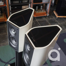 Load image into Gallery viewer, Sonus Faber Venere 1.5 with Stands
